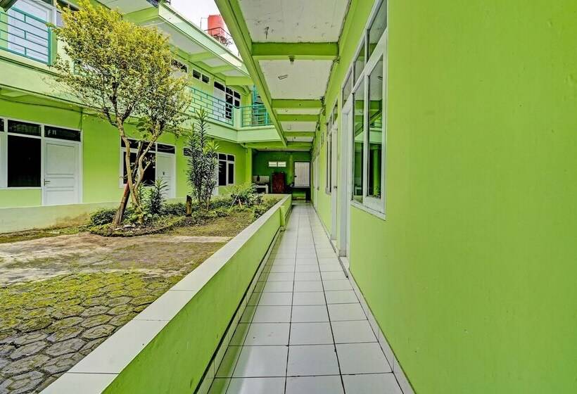 ホテル Spot On 91325 Pondok Hijau Guest House Syariah