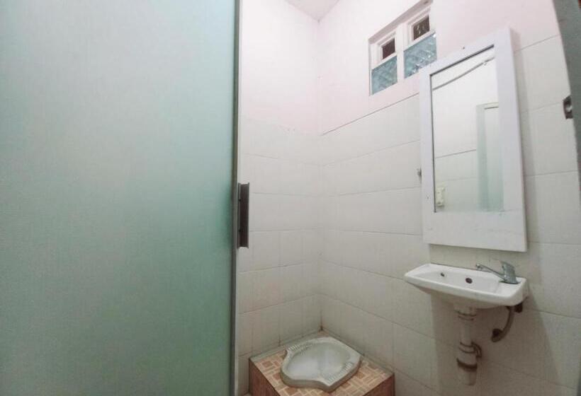 ホテル Spot On 91336 Guesthouse Tarumanegara