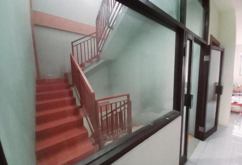 酒店 Spot On 91336 Guesthouse Tarumanegara