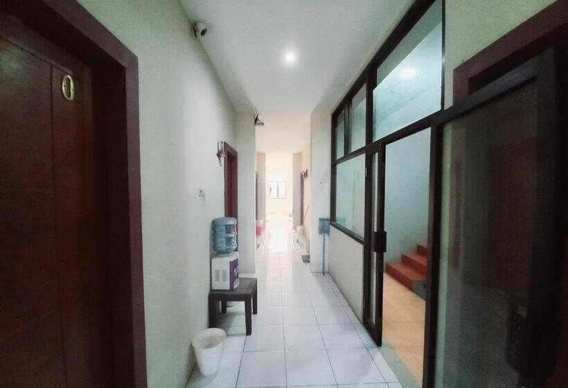 فندق Spot On 91336 Guesthouse Tarumanegara