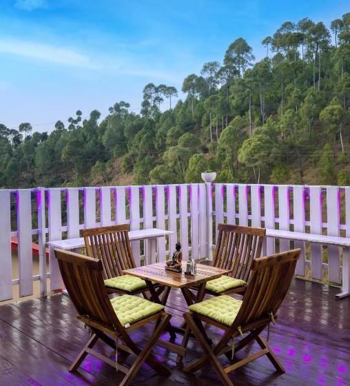 酒店 The Frostwood Resort