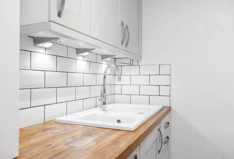 Joivy Modern Flat In City Centre   For Up To 3 Guests