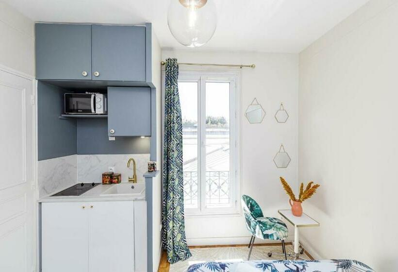 Nice Studio In The Heart Of Saint Ouen!