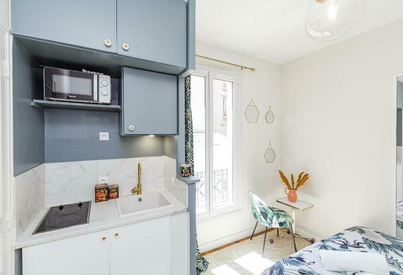 Nice Studio In The Heart Of Saint Ouen!