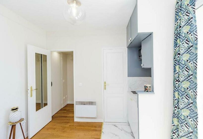 Nice Studio In The Heart Of Saint Ouen!