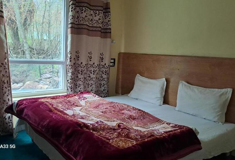 펜션 Al Ayaan Guest House