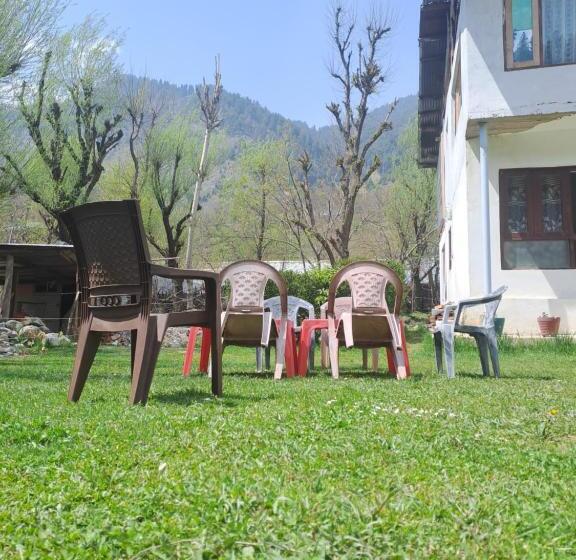 Пансион Al Ayaan Guest House