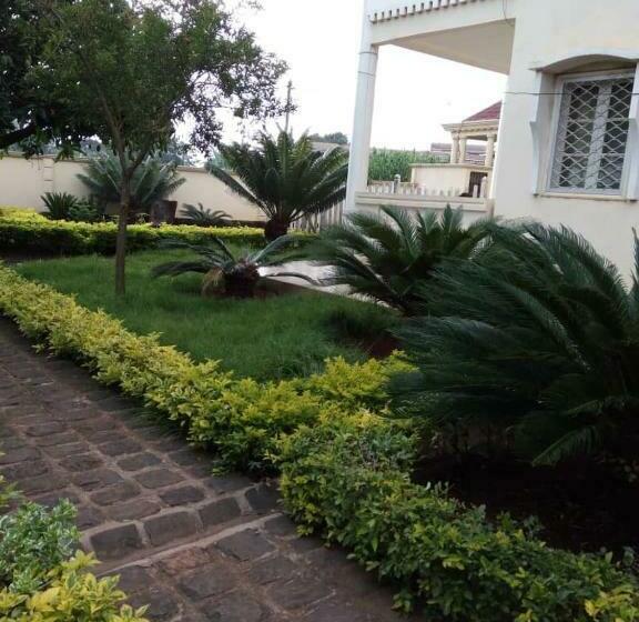 Пансион Manoir Des Princesses Bafoussam
