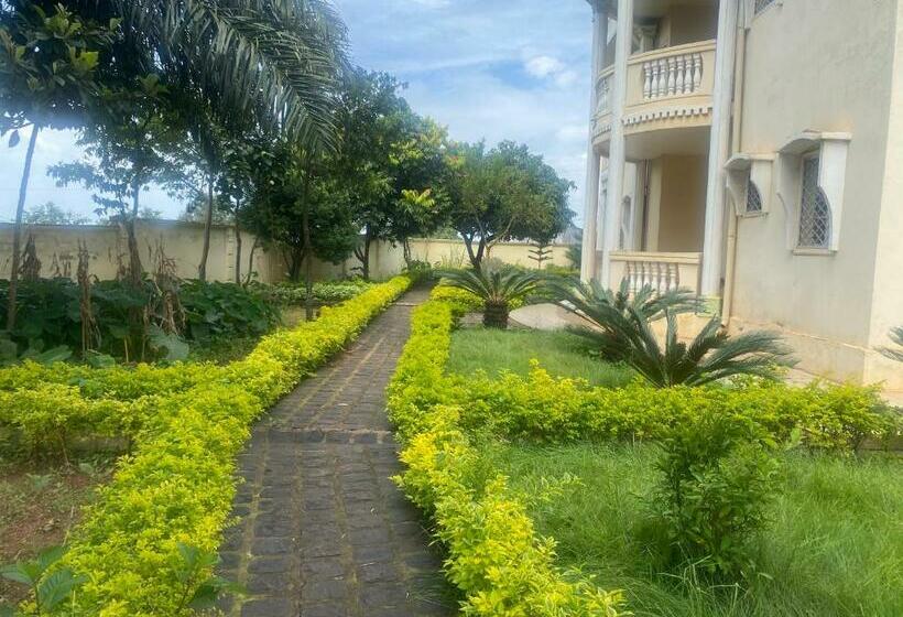 Пансион Manoir Des Princesses Bafoussam