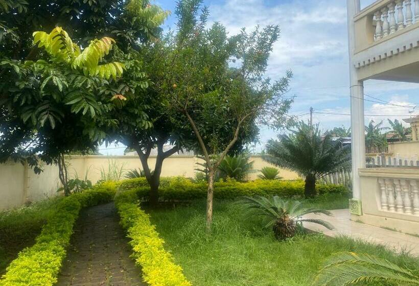 Пансион Manoir Des Princesses Bafoussam