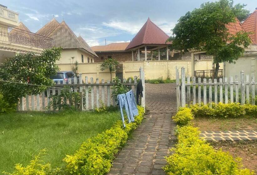 Пансион Manoir Des Princesses Bafoussam