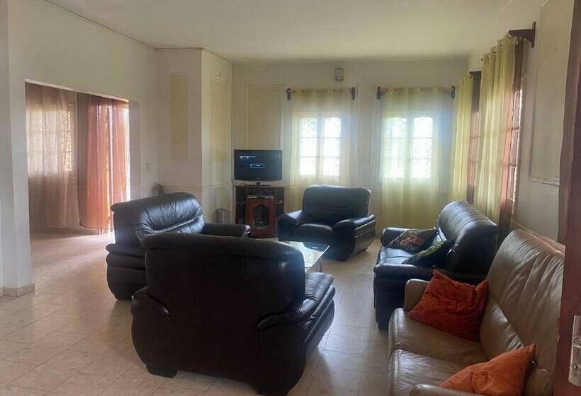 Пансион Manoir Des Princesses Bafoussam