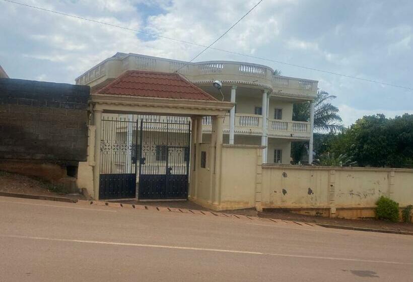 Пансион Manoir Des Princesses Bafoussam