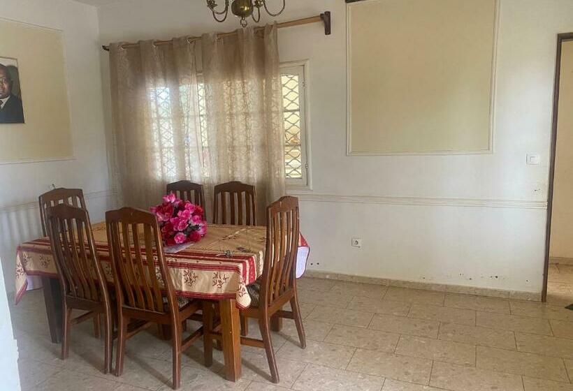 Пансион Manoir Des Princesses Bafoussam