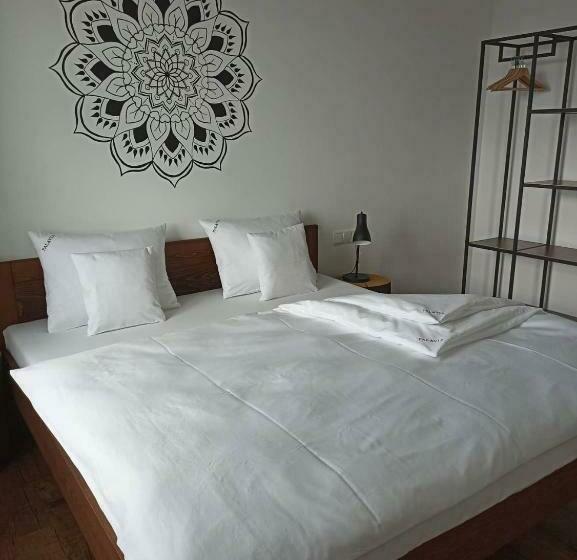 פנסיון Palavia Apartments