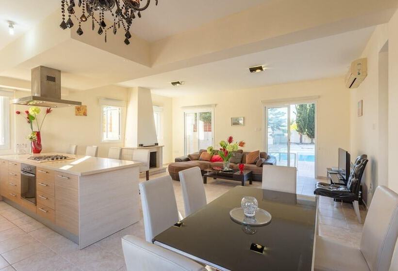 Villa Nikol In Paralimni