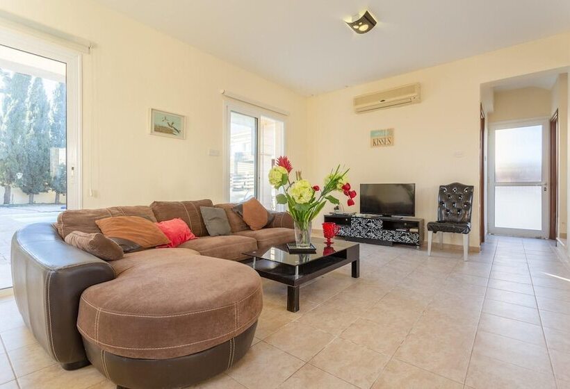 Villa Nikol In Paralimni