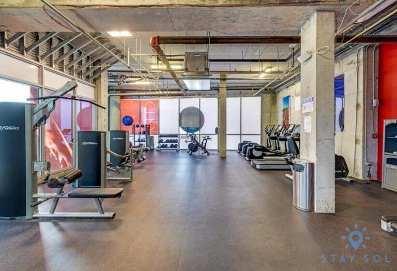 Общежитие Best Stay   Rooftop Pool & Hot Tub   Hollywood Beach