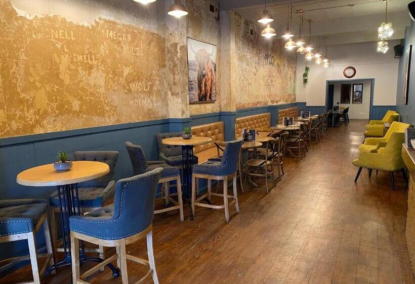 Australian Hotel Young