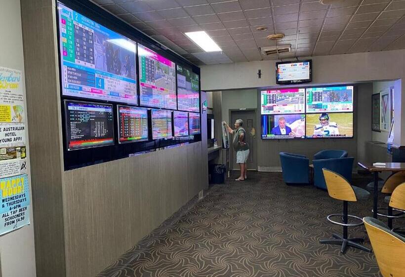 Australian Hotel Young