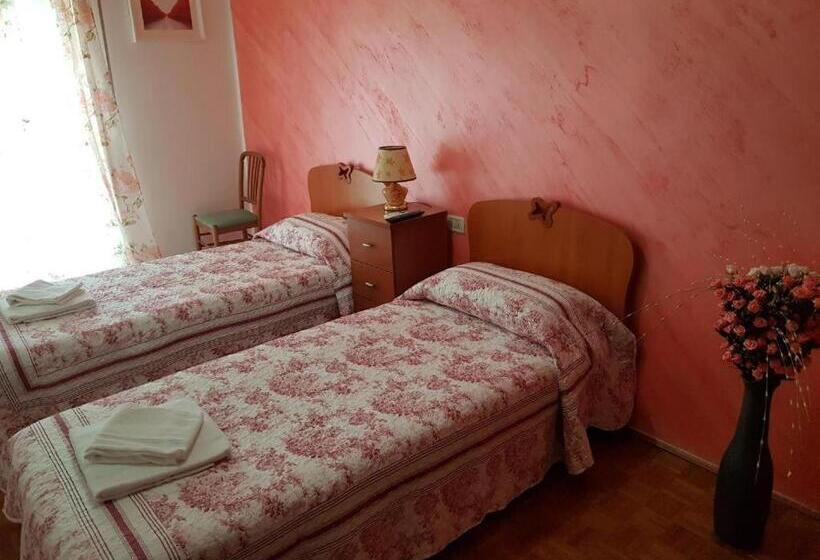 تختخواب و صبحانه Chowdhury House Unit 2