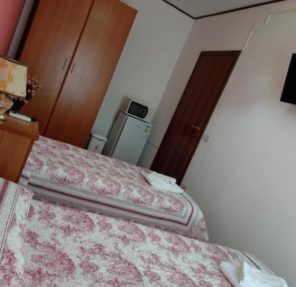 تختخواب و صبحانه Chowdhury House Unit 2