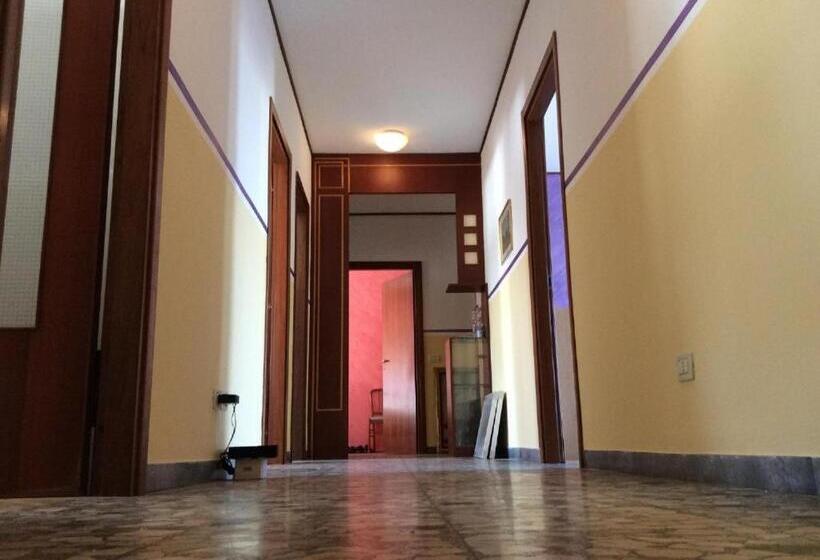 تختخواب و صبحانه Chowdhury House Unit 2