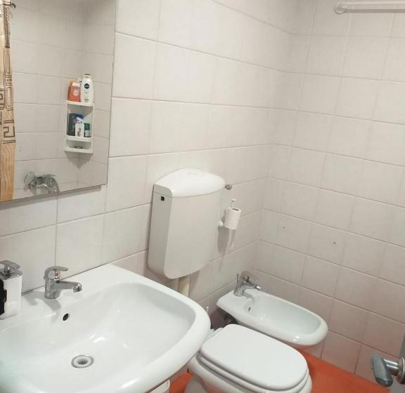 تختخواب و صبحانه Chowdhury House Unit 2