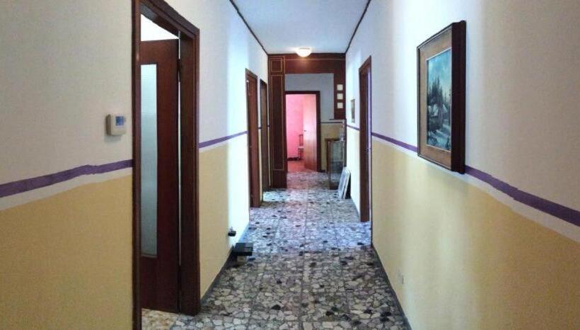 تختخواب و صبحانه Chowdhury House Unit 2