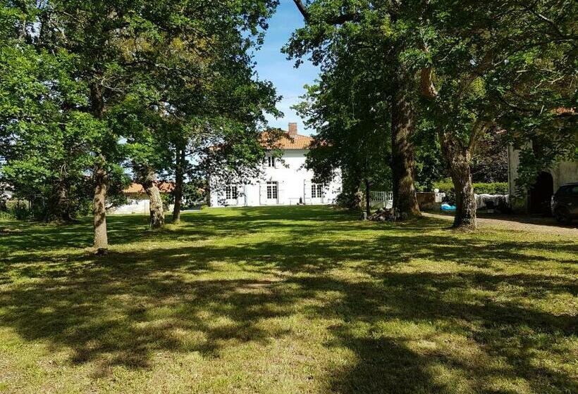 ベッドアンドブレックファースト L Airial De Larroque