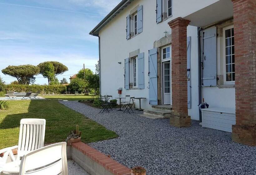 ベッドアンドブレックファースト L Airial De Larroque