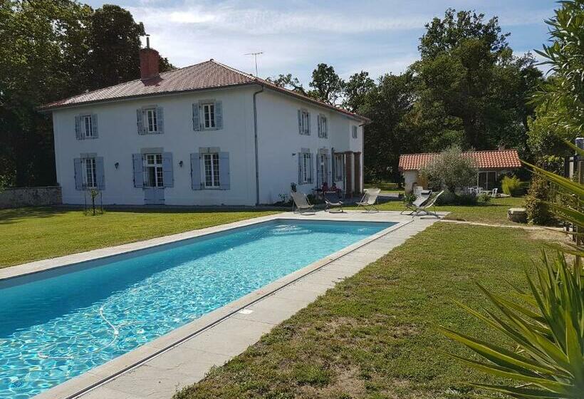 ベッドアンドブレックファースト L Airial De Larroque