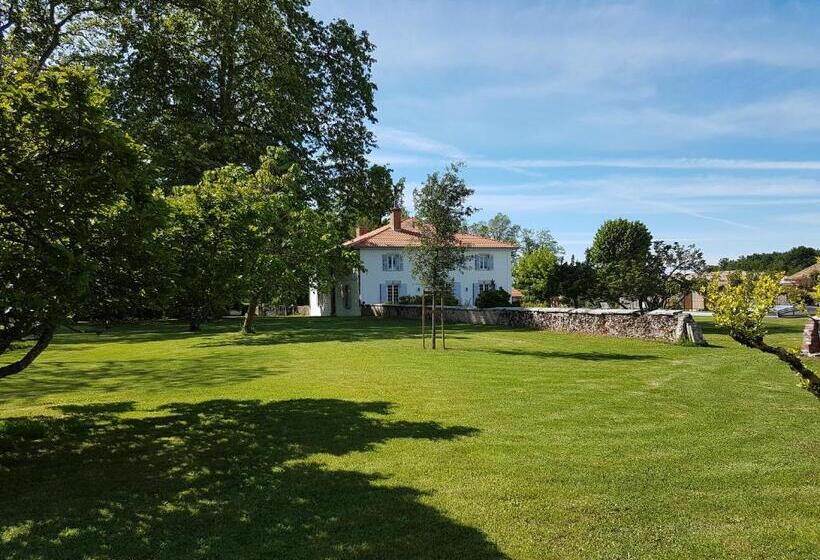 ベッドアンドブレックファースト L Airial De Larroque