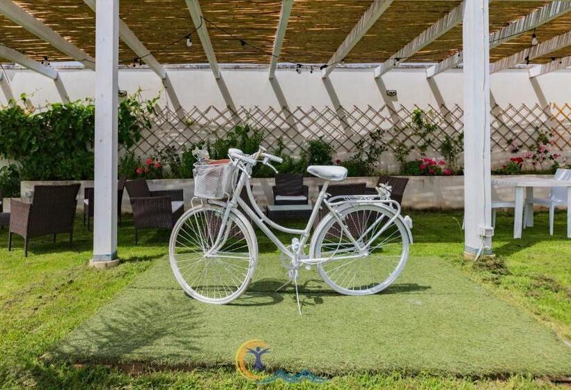 민박 Resort Leonardo  Room, Pool & Restaurant