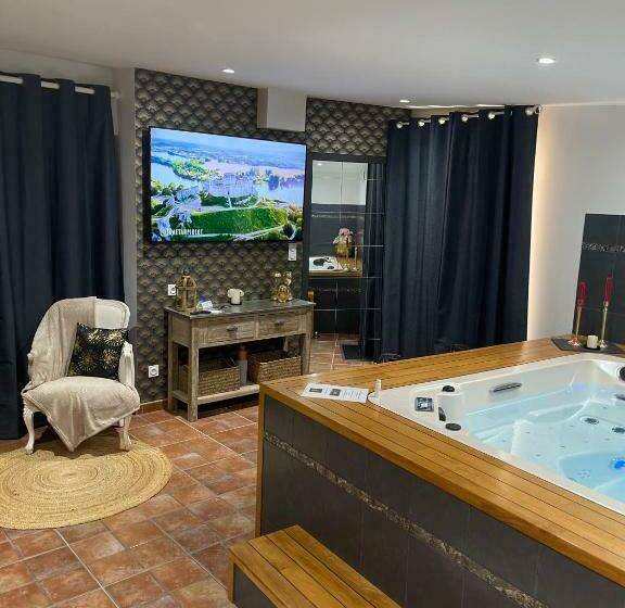 مبيت وإفطار Suite 785 Chambre Loveroom Jacuzzi Sauna Cave