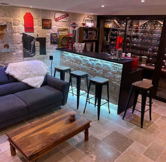 مبيت وإفطار Suite 785 Chambre Loveroom Jacuzzi Sauna Cave