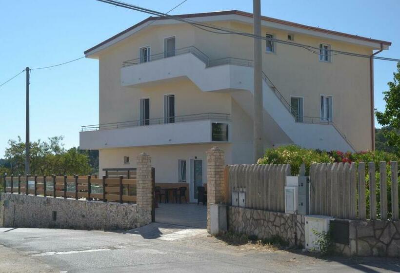 مبيت وإفطار Guest House   Villa Uria