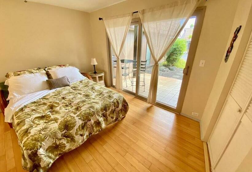 Black Sands Beach Condo With Full Kitchen