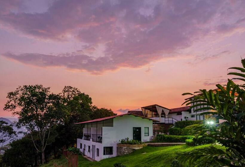 فندق Acaima Café Lodge