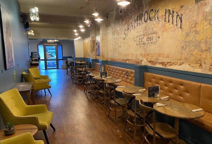 Australian Hotel Young