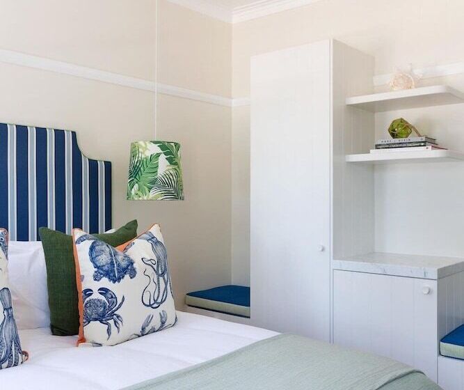 Отель Barrenjoey House