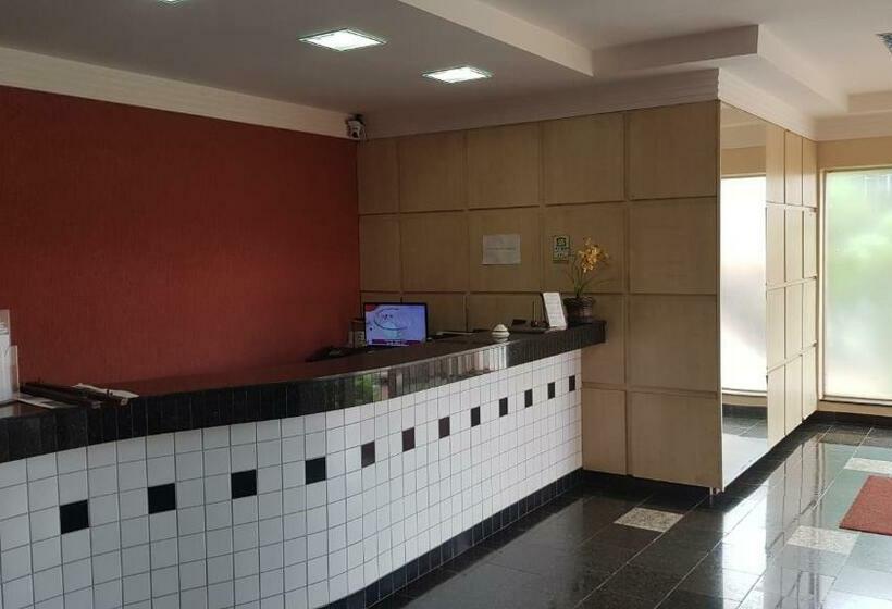 ホテル Central Palace