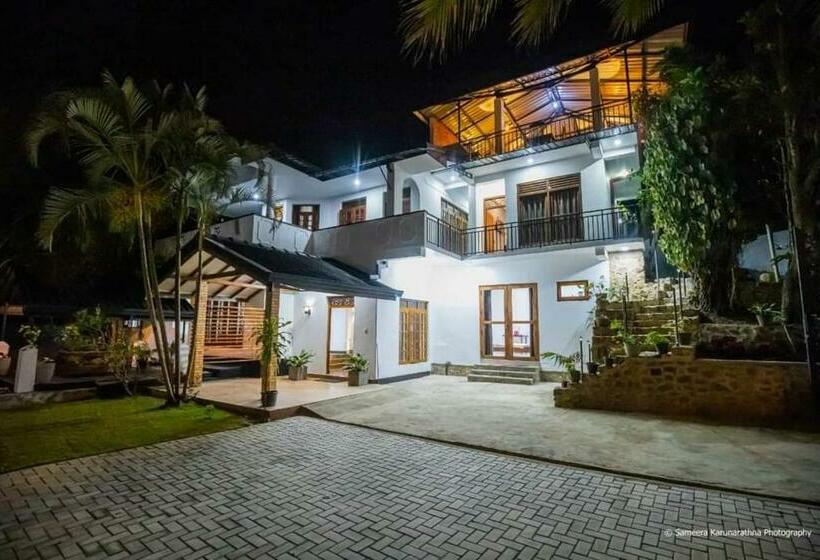 Grand Jumbo Hotel & Restaurant