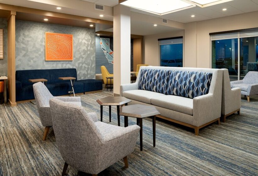 호텔 Holiday Inn Express & Suites   Hollister, An Ihg