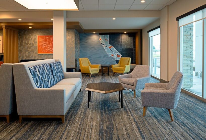 호텔 Holiday Inn Express & Suites   Hollister, An Ihg