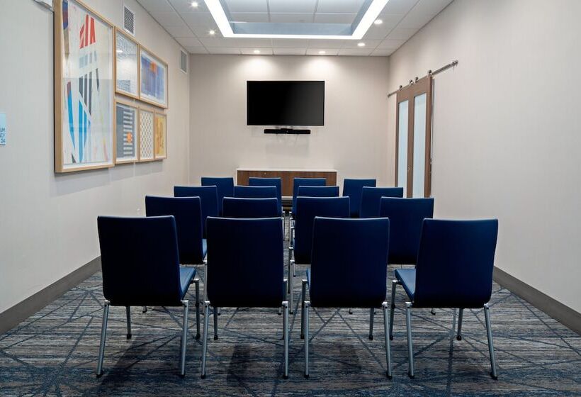 호텔 Holiday Inn Express & Suites   Hollister, An Ihg