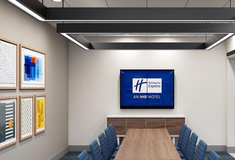 호텔 Holiday Inn Express & Suites   Hollister, An Ihg