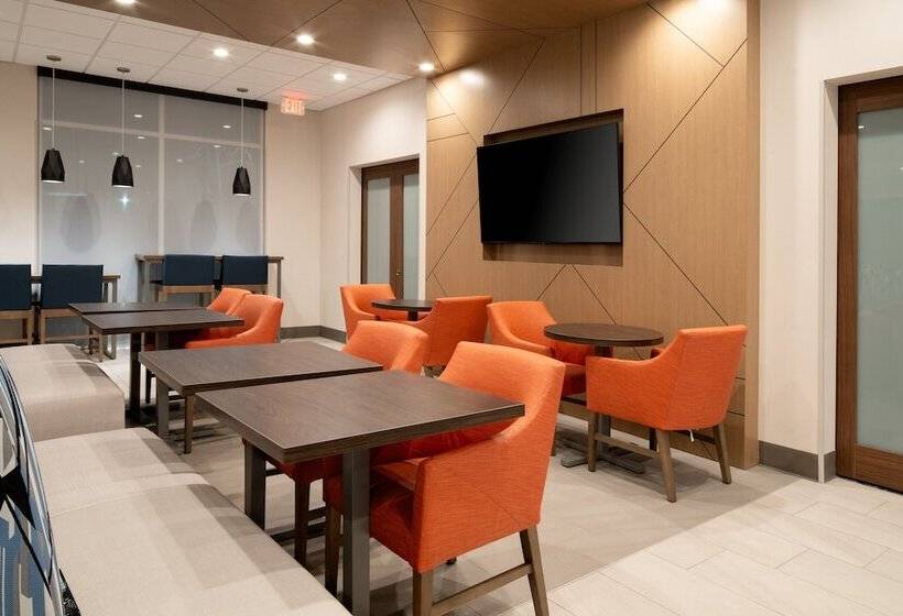 호텔 Holiday Inn Express & Suites   Hollister, An Ihg