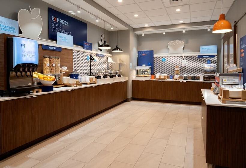 호텔 Holiday Inn Express & Suites   Hollister, An Ihg