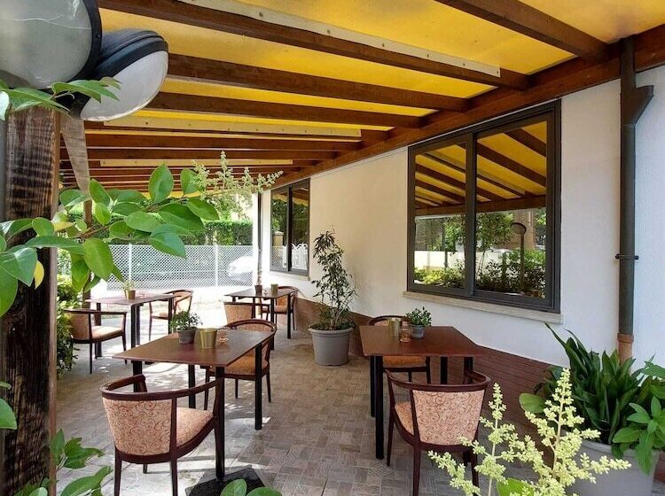 هتل Maison Des Roses